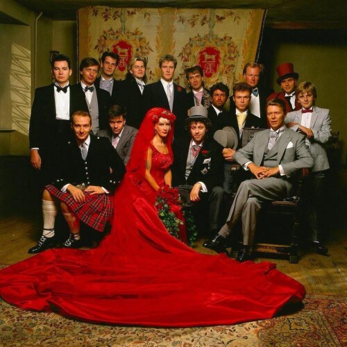 Bob-Geldof-and-Paula-Yates-surrounded-by-David-Bowie-George-Michael-Duran-Duran-Spandau-Ballet-and-Ultravox-in-their-wedding-portrait-198671b124e8e5c618f3.jpg