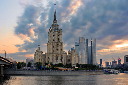 вечер в Москве