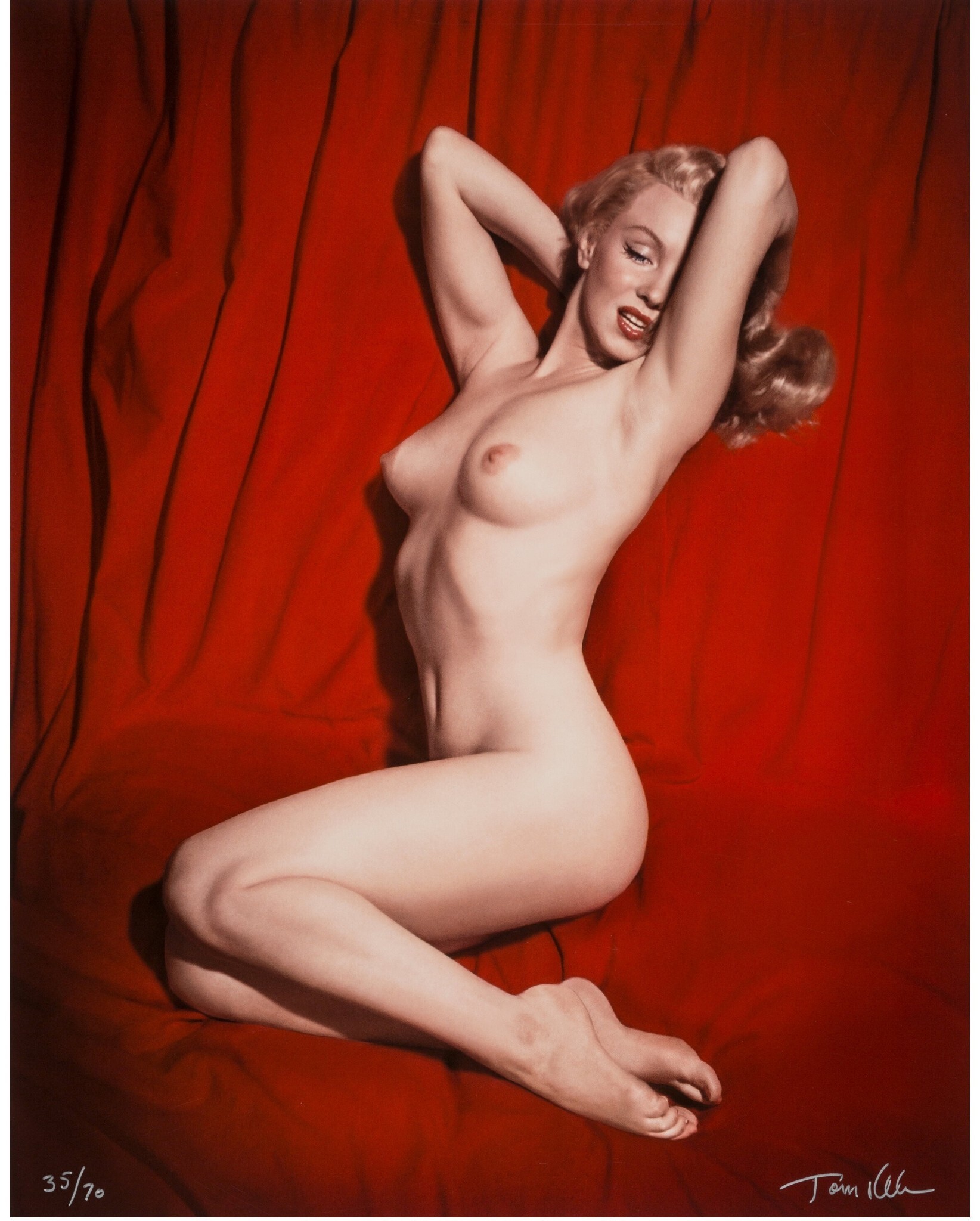 https://radika1.link/2025/07/30/Marilyn-Monroe-on-red-velvet-1949-1c019e9014073ee20.jpg