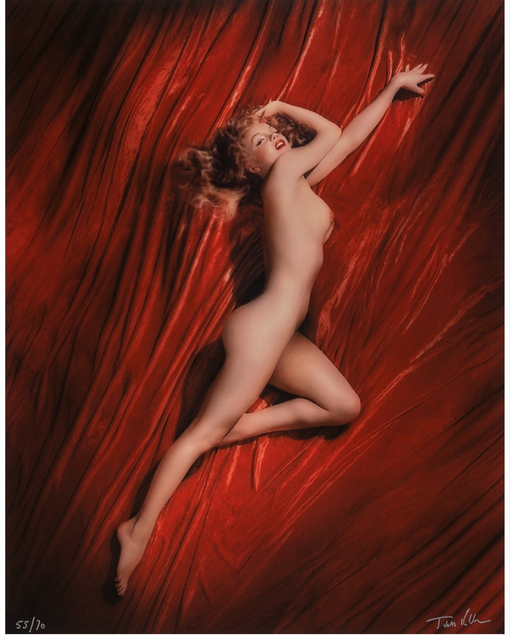 https://radika1.link/2025/07/30/Marilyn-Monroe-on-red-velvet-1949-63968fb0716f9cf7a.jpg