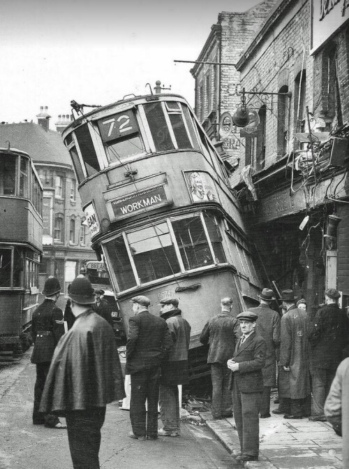 TRAM---Tram-accident-London-April-19468dd7464d3555bfac.jpg