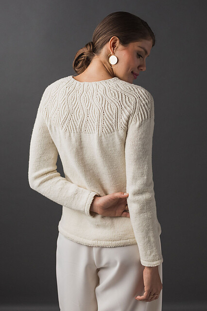BELYI-PULOVER-Undulating-Lines101658d7d24c433855.jpg