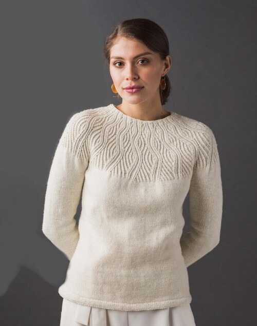 BELYI-PULOVER-Undulating-Lines2eb2a684a4bf01346.jpg