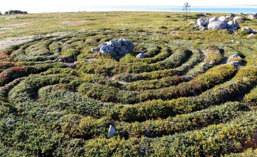 Соловки: Загадка древних каменных спиралей. Ритуалы, ловушки или небесные пути? Соловки: Загадка древних каменных спиралей. Ритуалы, ловушки или небесные пути?
