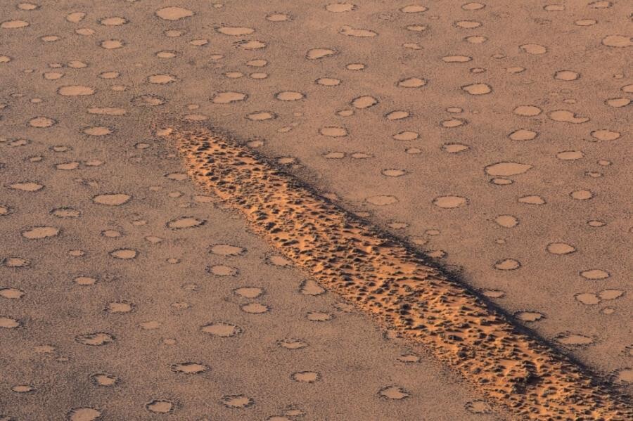 Круги фей в пустыне - мистика и научные гипотезы бесплодных пятен Круги фей в пустыне - мистика и научные гипотезы бесплодных пятен