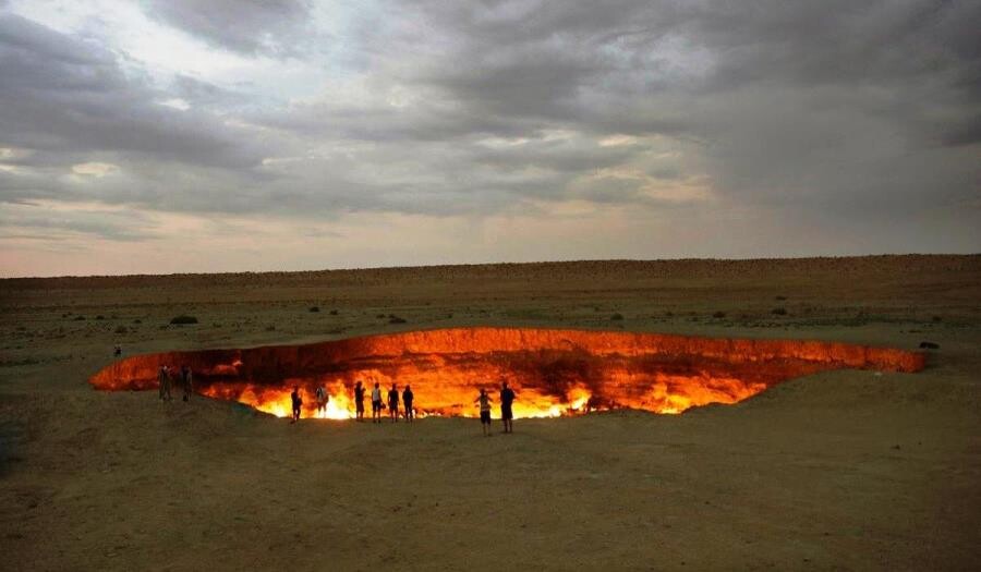 Газовый кратер Дарваза, известный как "Врата Ада" Газовый кратер Дарваза, известный как "Врата Ада"